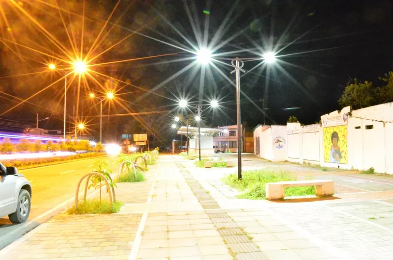 Puesta en servicio el alumbrado público en el sector de la avenida Rondón en Arauca.